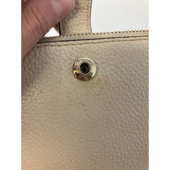 MICHAEL KORS, LARGE IVORY PEBBLED LEATHER WALLET - Picture 14 of 16